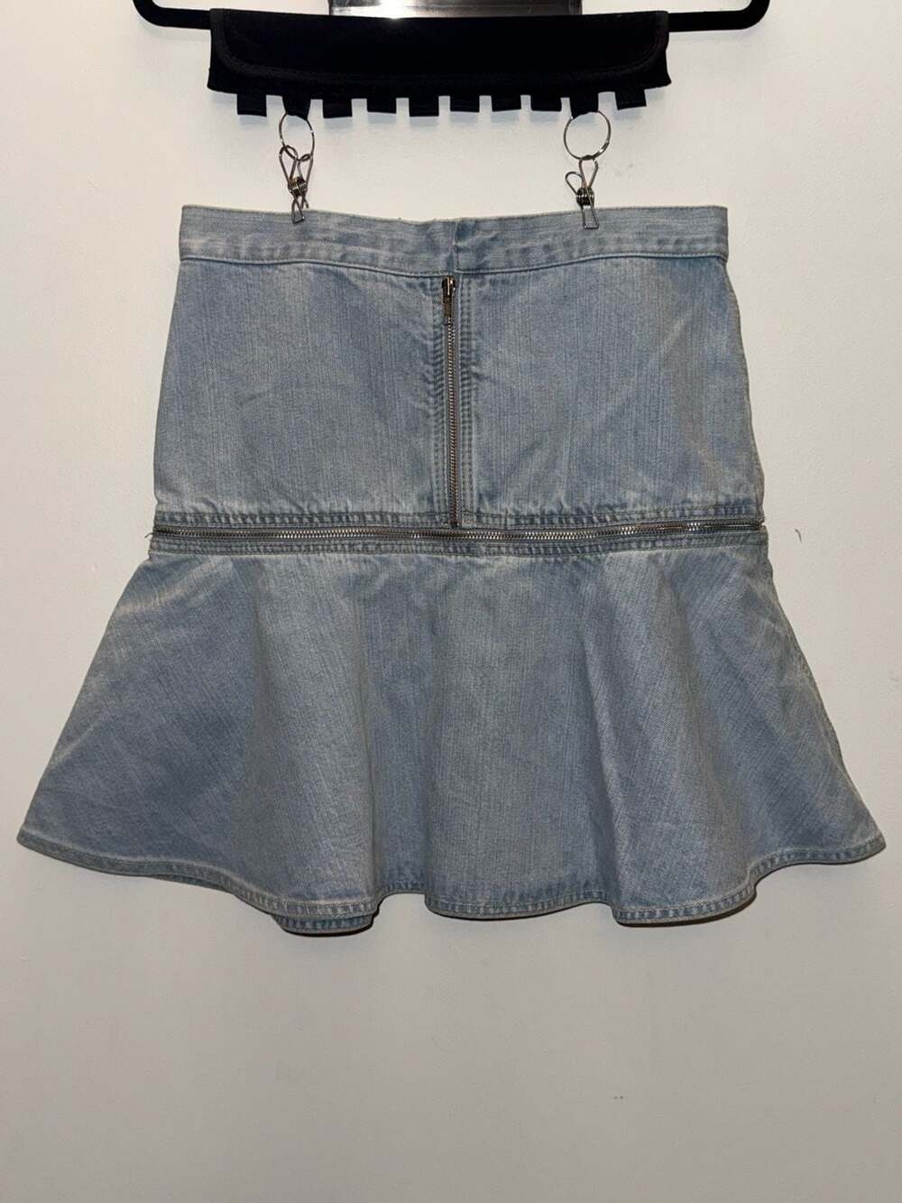 Marc Jacobs Ruffled Denim Skirt Size 4 Light Wash Cotton Zip Detail